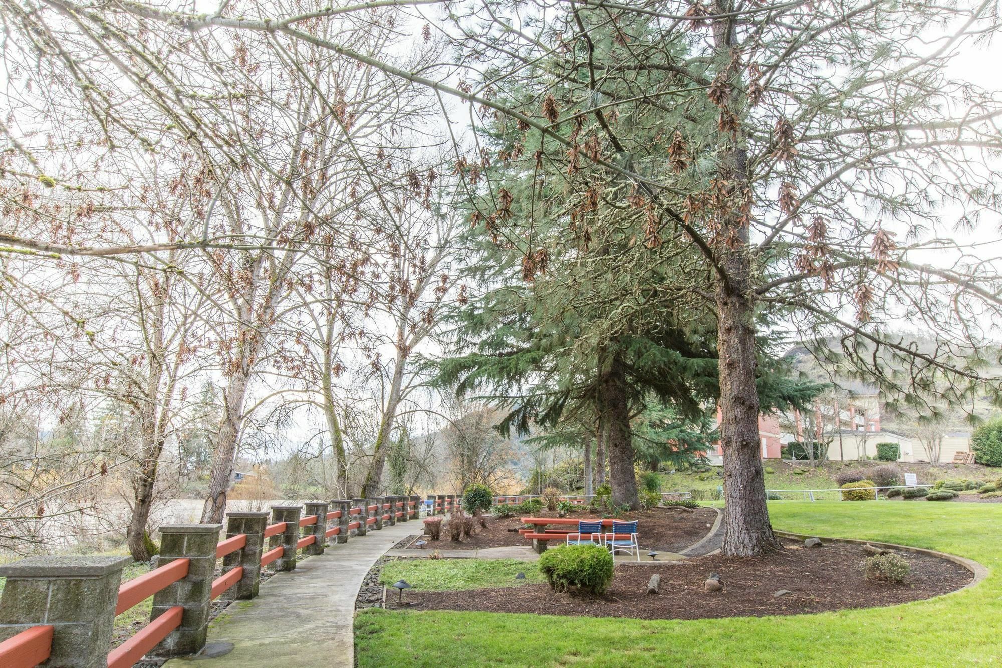 Riverfront * Roseburg
