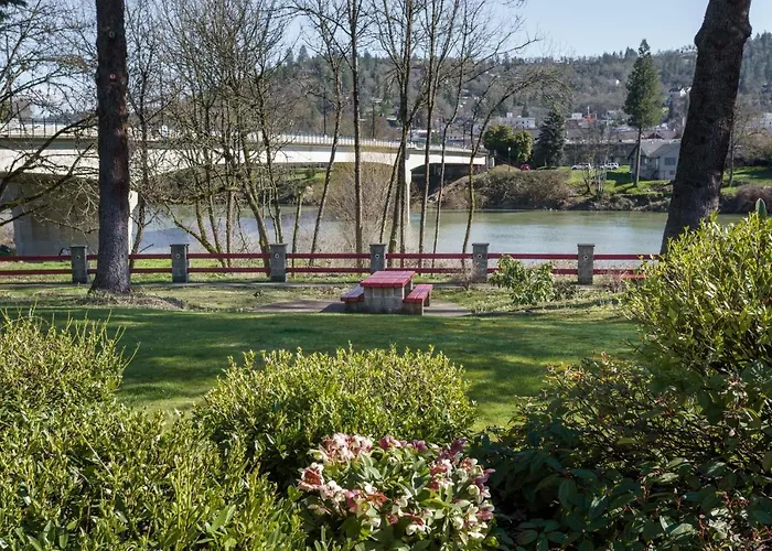 Riverfront Inn Roseburg